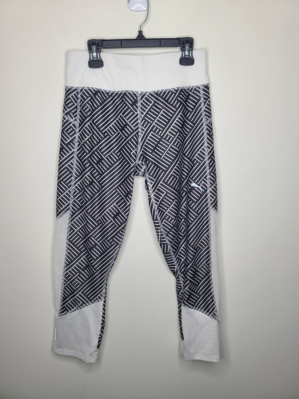 Puma black white workout capri - medium